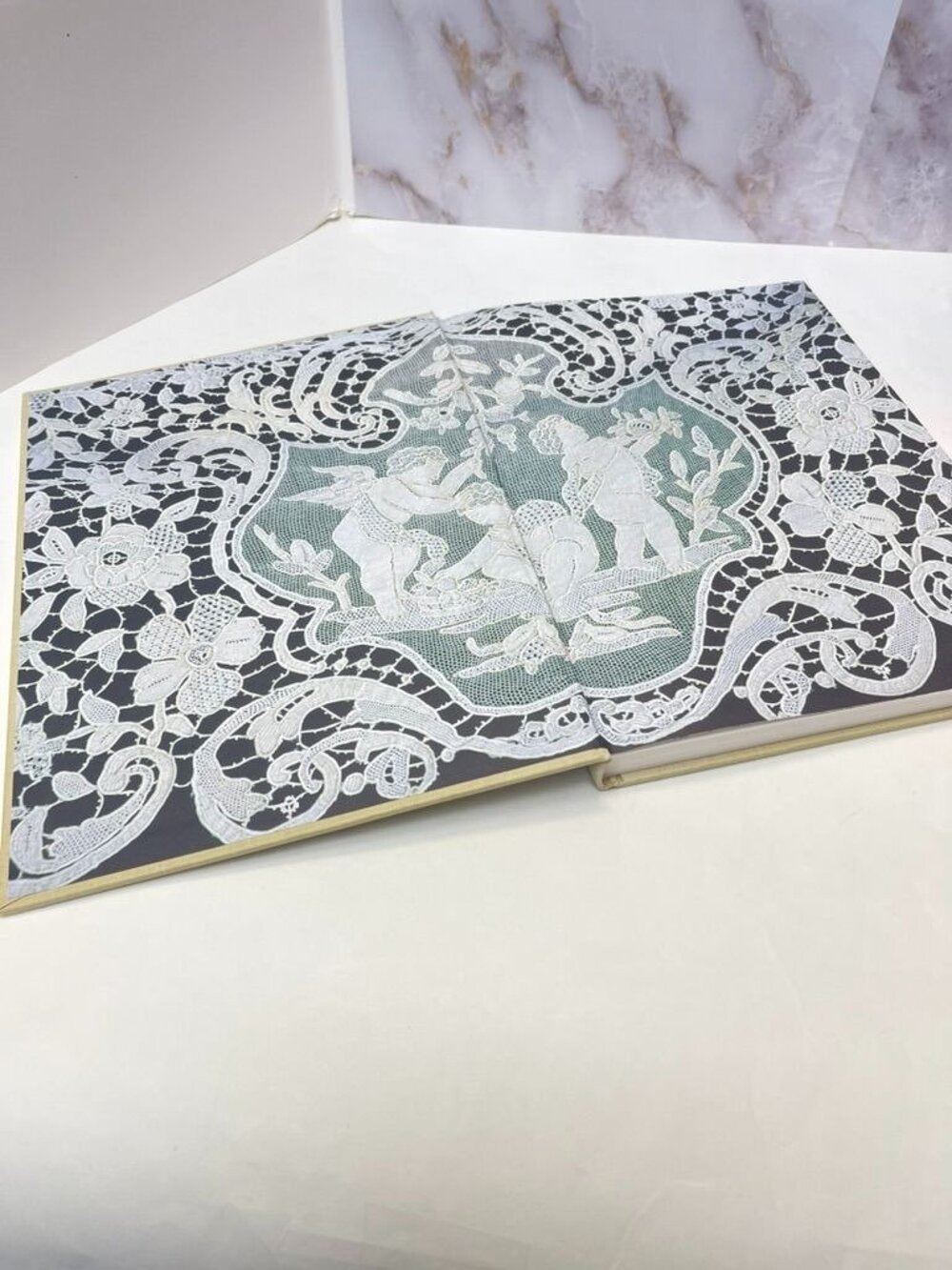 Graced by Lace Collector's Guide to Antique Linen & Lace • HC 2001 - Picture 8 of 11